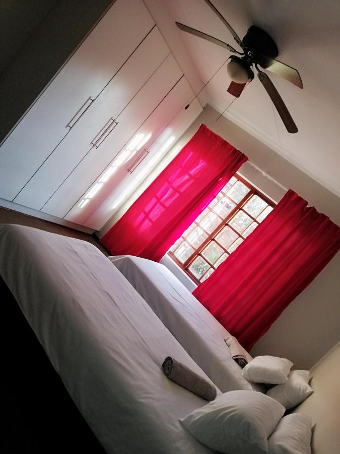 Tumi'S Home Away- 3 Bedroom Witbank Exteriér fotografie
